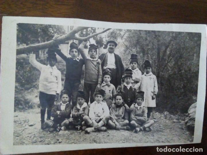 Fotografia antiga: Antigua Fotograf&iacute;a Grupo Escolar o Familiar con Barretina. Catalu&ntilde;a. &iquest;Scouts?