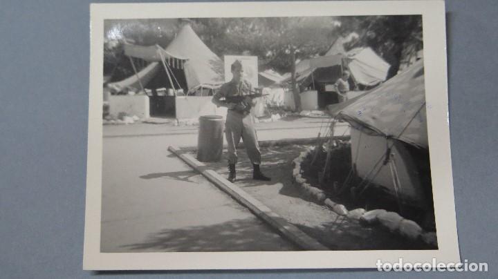 Alte Fotografie: FOTOGRAFIA DE GUARDIA. CAMPAMENTO MILICIAS UNIVERSITARIAS. LOS CASTILLEJOS. 1970