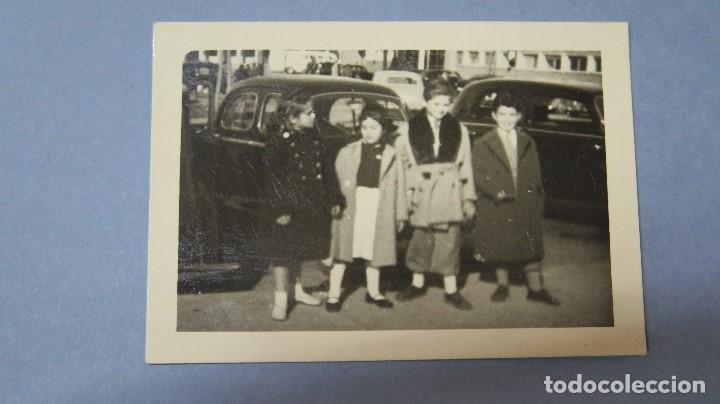 Alte Fotografie: FOTOGRAFIA NI&Ntilde;OS Y COCHES. 1950