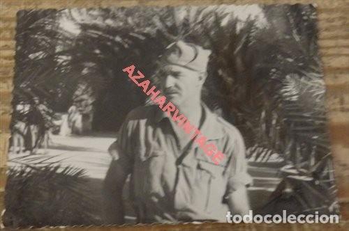 Fotograf&iacute;a antigua: SAHARA, 1961, LOTE DOS FOTOGRAFIAS SUBOFICIAL DE LA LEGION, 100X70MM
