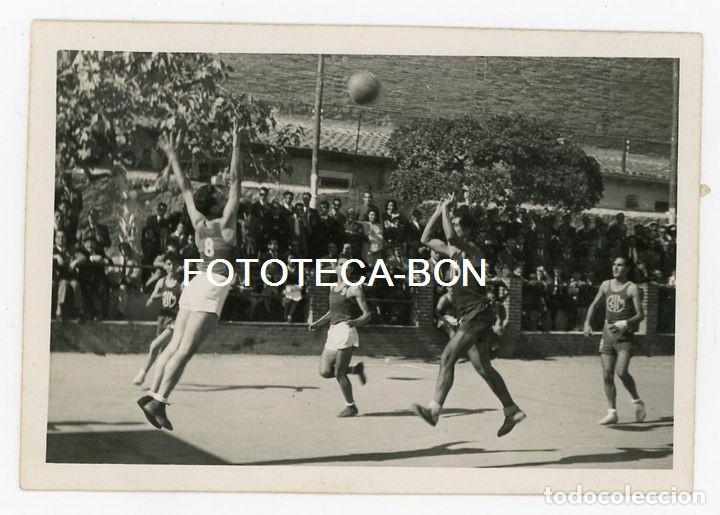 Fotografia antica: FOTO ORIGINAL PARTIDO BALONCESTO ENTRE BARCELONA Y BIM BASQUET INSTITUCIO MONTSERRAT A&Ntilde;O 1944