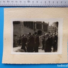 Fotografía antigua: VALENCIA - 5 FOTOGRAFIAS ENTIERRO EN LA IGLESIA DE LOS SANTOS JUANES - FOTOGRAFICA - AÑOS 1950. Lote 129338655
