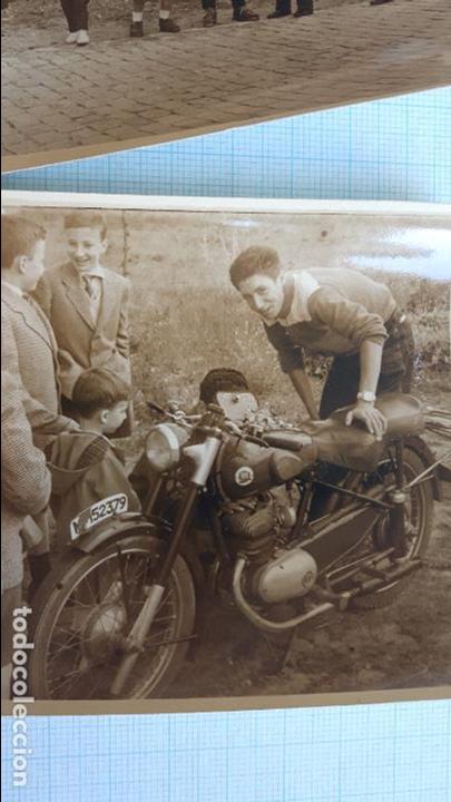 Fotograf&iacute;a antigua: Motocicleta Montesa en una carrera. A&ntilde;os 50.
