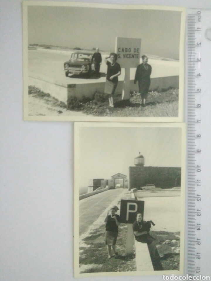Fotografia antiga: 2 FOTOS ANTIGUAS MUJERES EN CABO S.VICENTE FARO.COCHE DE LA EPOCA A&Ntilde;OS 60