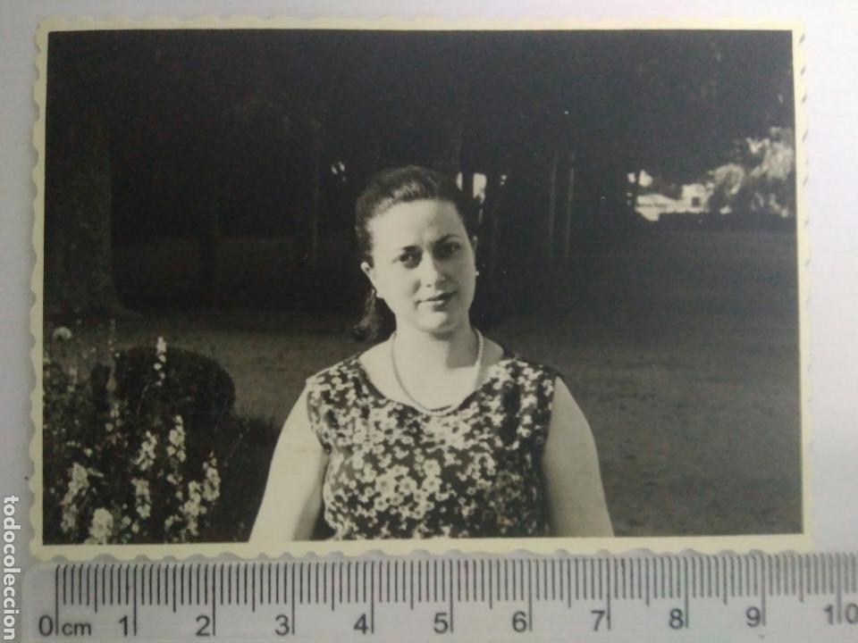 Fotografia antiga: FOTOGRAFIA TROQUELADA JOVEN MUJER A&Ntilde;OS 60