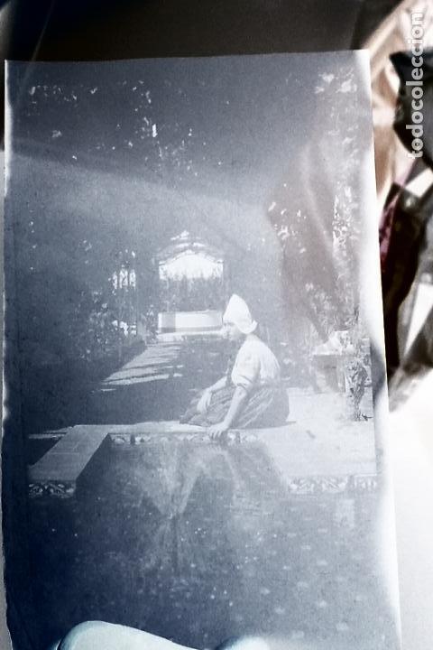 Fotograf&iacute;a antigua: Negativo celuloide 9 x 6 cm a&ntilde;os 20 curiosa mujer con traje regional