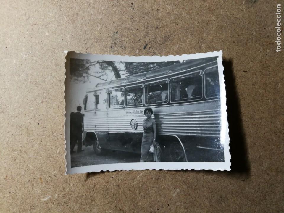 Fotograf&iacute;a antigua: Antigua fotograf&iacute;a. Autobus. Viajes meli&aacute;. Foto a&ntilde;os 40/50.
