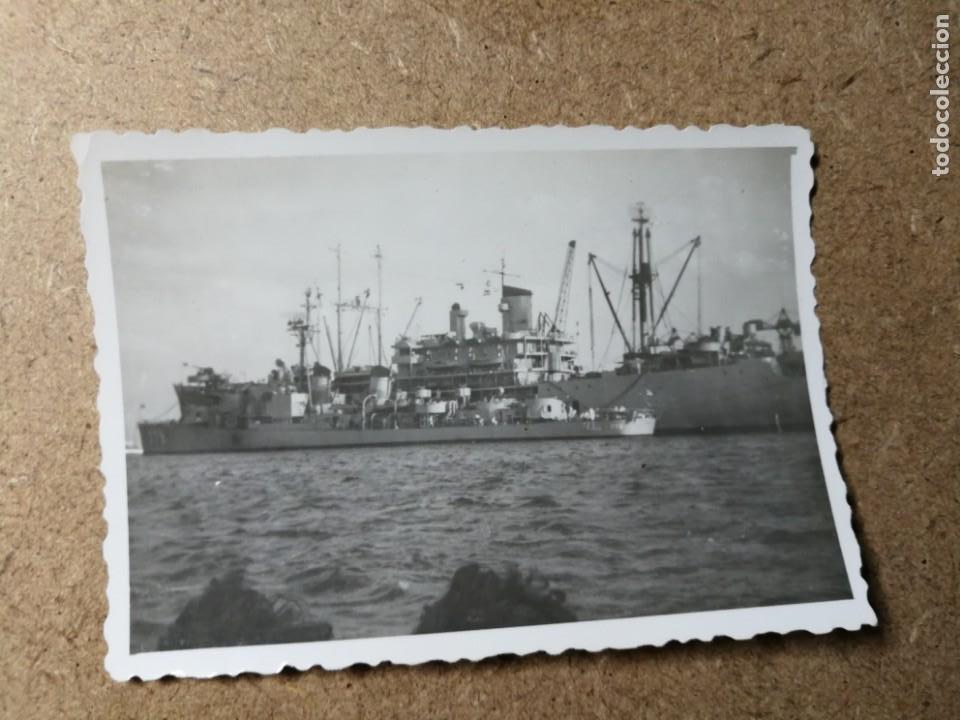 Fotograf&iacute;a antigua: Antigua fotograf&iacute;a. Fragata de guerra en el puerto. Fotos a&ntilde;os 40.