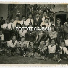 Fotografía antigua: FOTO ORIGINAL GRUPO FOLCLORICO CATALAN PUBILLA GEGANTS AÑOS 50 - FOTO CABANAS SANT CUGAT