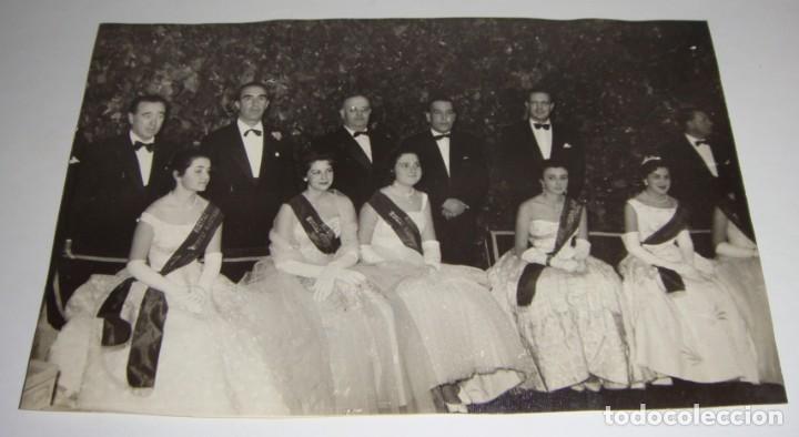 Fotograf&iacute;a antigua: Fotograf&iacute;a con las Damas o Reinas de los Carnavales de C&aacute;diz. 1958. Fiestas t&iacute;picas gaditanas.
