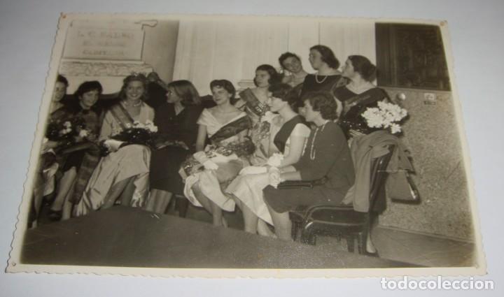 Fotograf&iacute;a antigua: Fotograf&iacute;a con las Damas o Reinas de los Carnavales de C&aacute;diz. 1958. Fiestas t&iacute;picas gaditanas.