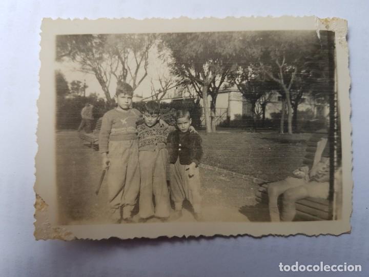 Fotografia antiga: NI&Ntilde;OS, CHILDREN, ENFANTS, PLAZA BARRIO PE&Ntilde;AROL, MONTEVIDEO URUGUAY