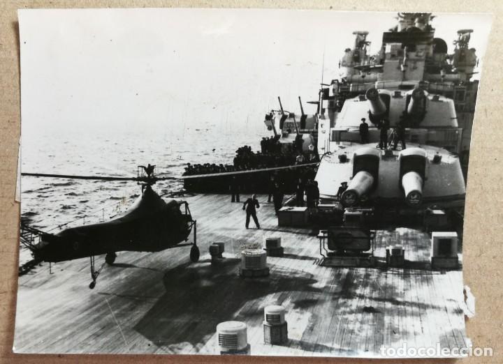 Fotograf&iacute;a antigua: FOTO ANTIGUA ORIGINAL INEDITA HELICOPTERO EN LA CUBIERTA BARCO VANGUARD 110 MM X 82 MM.