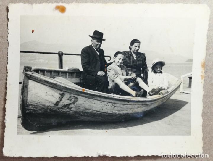 Photographie ancienne: FOTO ANTIGUA ORIGINAL INEDITA FOTO FAMILIAR EMBARCACION 108 MM X 82 MM.