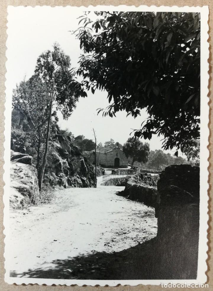 Fotograf&iacute;a antigua: FOTO ANTIGUA ORIGINAL INEDITA. VISTA PAISAJE CAMINO DE LA ERMITA IGLESIA. MEDIDAS 100 MM X 70 MM.