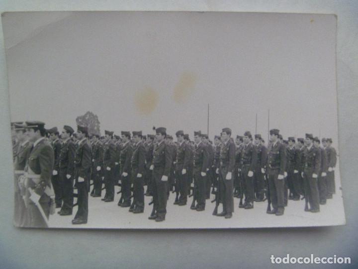 Fotograf&iacute;a antigua: EJERCITO DEL AIRE : FOTO DE LA JURA DE BANDERA DE MILITARES DE AVIACION . 1974