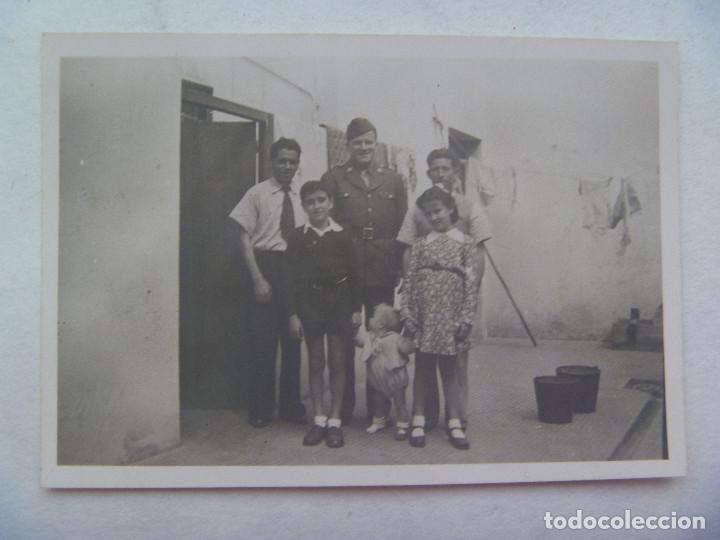Fotografia antica: FOTO DE FAMILIA CON MILITAR , A&Ntilde;OS 40
