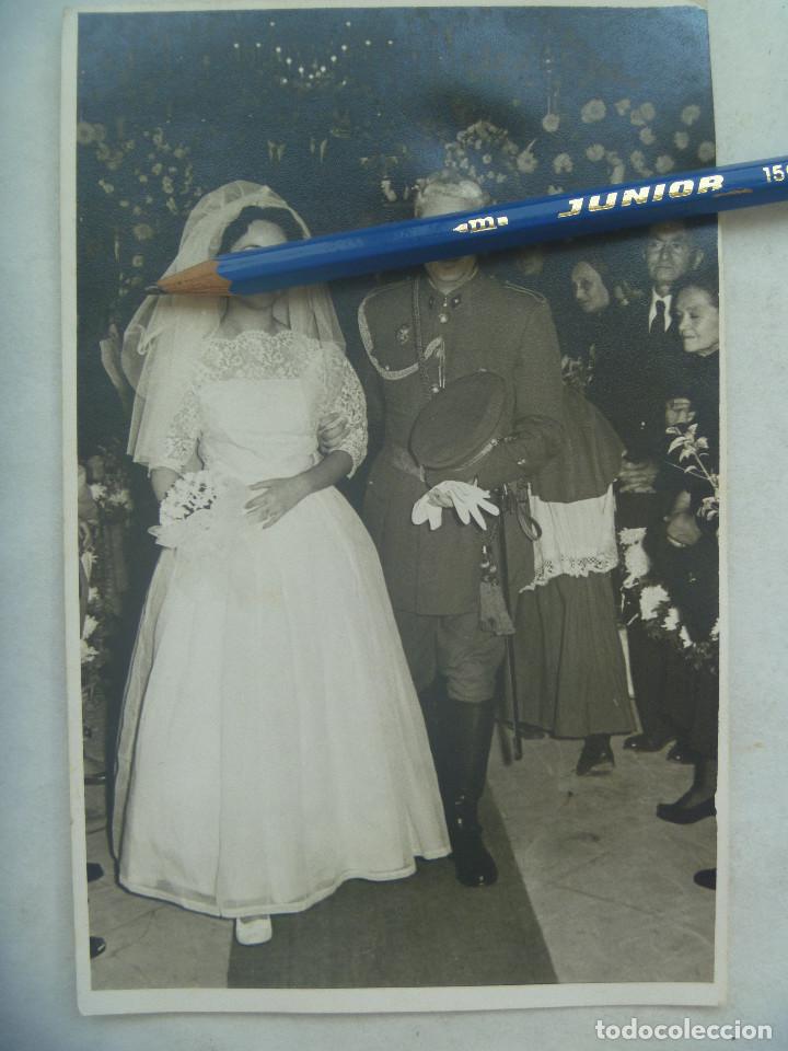 Fotograf&iacute;a antigua: FOTO BODA DE ALFEREZ SANIDAD MILITAR, MILICIA UNIVERSITARIA DE GALA. CON CORDON Y SABLE... 11 X 17