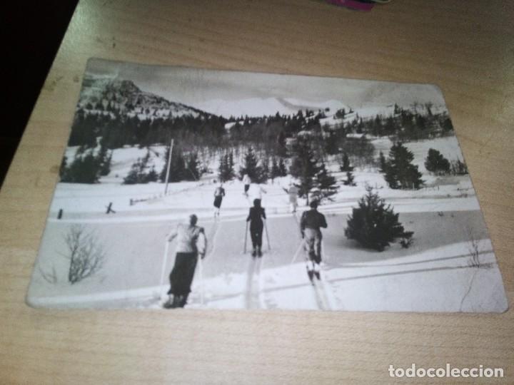 Fotograf&iacute;a antigua: FOTO DE PIONEROS DE ESQUI CON VESTIMENTA ANTIGUA