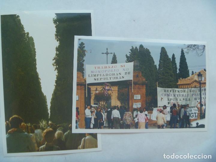 Fotografia antiga: LOTE DE 2 FOTOS DEL CEMENTERIO DE SEVILLA , HUELGA DE TRABAJADORES