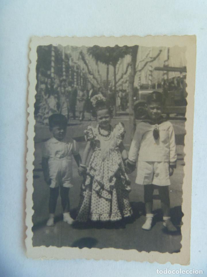 Antique Photography: MINUTERO DE FOTOGRAFO DE FERIA : NI&Ntilde;A VESTIDA DE FLAMENCA Y NI&Ntilde;OS, DETRAS UN CAMION DE EPOCA