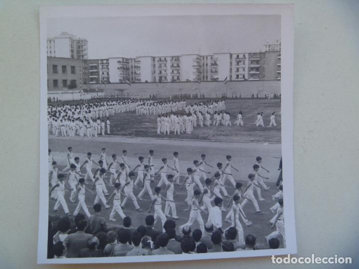 Antique Photography: FOTO DE NI&Ntilde;OS HACIENDO GIMNASIA, ROPA DEPORTIVA, CAMISETA DE TIRANTAS , ETC. DE SERRANO