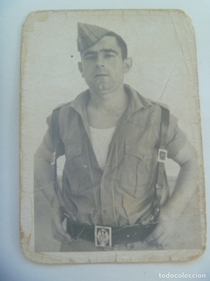 Fotograf&iacute;a antigua: LA LEGION : LEGIONARIO CON CORREAJE y DESPECHUGADO