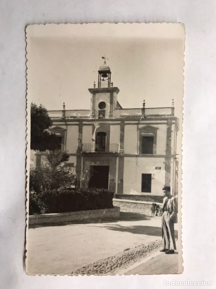 Fotografia antiga: BADAJOZ. Postal Plaza de Espa&ntilde;a -Ayuntamiento. Pueblo de la Provincia??? (h.1940?)