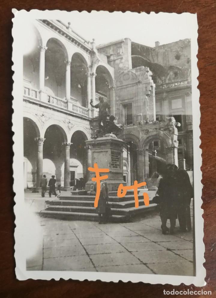 Fotograf&iacute;a antigua: Antigua fotograf&iacute;a. Alc&aacute;zar de Toledo. Patio interior. Foto