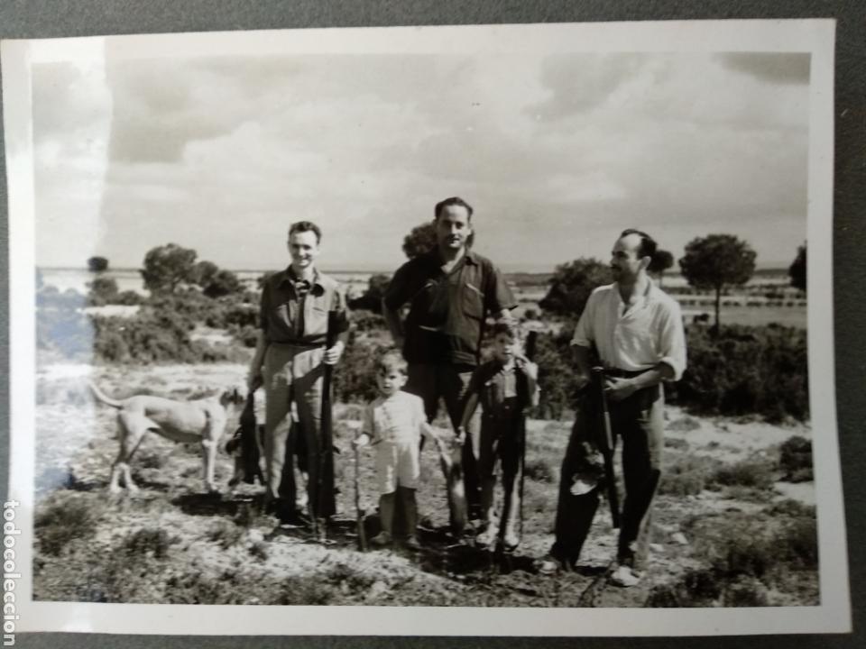 Fotograf&iacute;a antigua: FOTOGRAFIA DE TARAZONA DE LA MANCHA (ALBACETE) ALDEA DIA DE CAZA, MIDE 10,5 X 8,5 CM