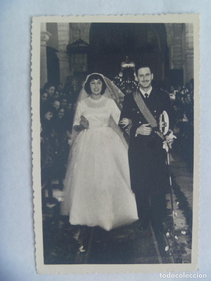 Fotograf&iacute;a antigua: FOTO DE BODA DE UN OFICIAL DE LA ARMADA , CON BANDA DE LA VICTORIA Y SABLE