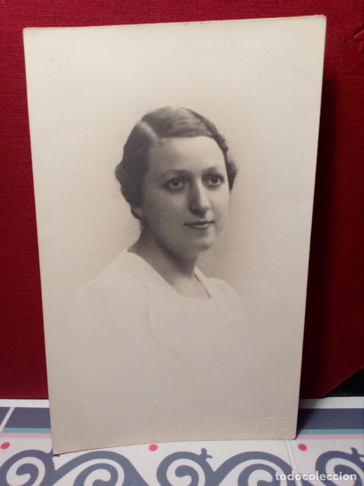Alte Fotografie: BELLA MUJER JOVEN - FOTO POSTAL ANTIGUA ESTUDIO BLANCO Y NEGRO - A&Ntilde;OS 20 - ALEMANIA - CHICA