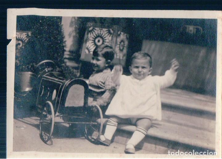 Antique Photography: FOTOGRAFIA NI&Ntilde;OS JUGANDO CON COCHE ANTIGUO JUGUETE - 6 X 8,5 CM