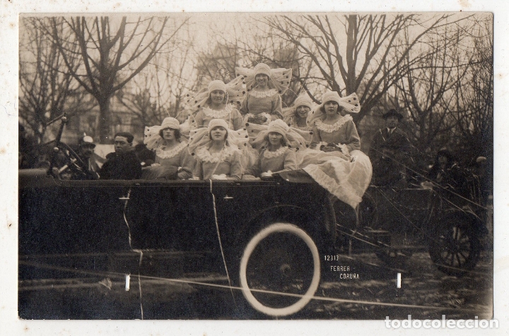 Fotograf&iacute;a antigua: Fotograf&iacute;a antigua de Coche con Comparsa del Carnaval. Foto Ferrer.