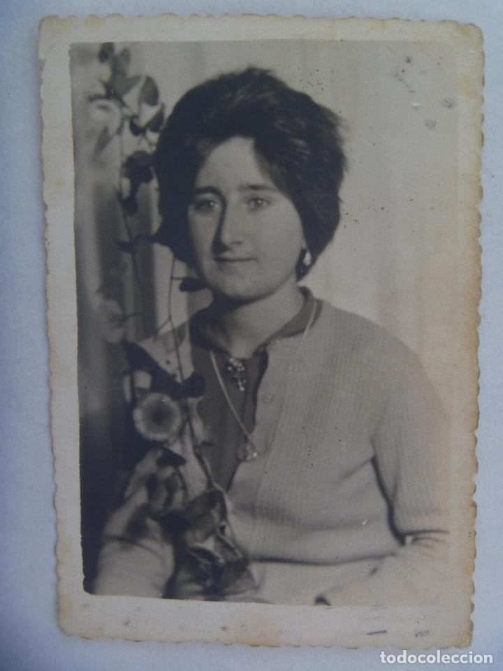 Alte Fotografie: PRECIOSO RETRATO DE SE&Ntilde;ORITA CON FLORES