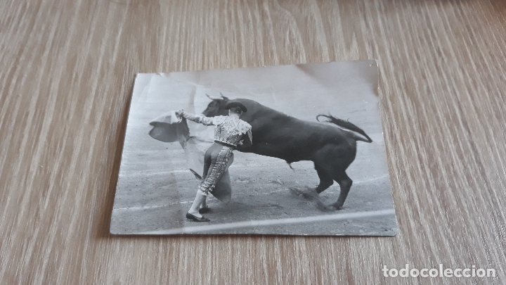 Fotograf&iacute;a antigua: Fotografia de torero. Lance con el capote.