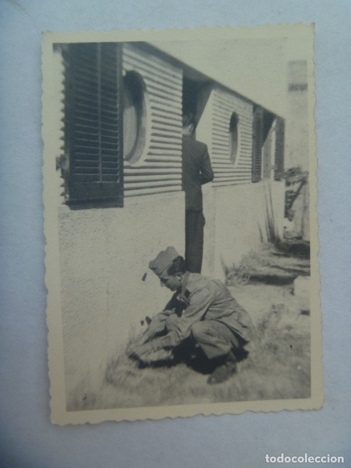 Photographie ancienne: FOTO DE MILITAR AGACHADO, NO SE QUE HACE
