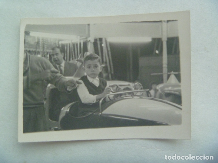 Fotografia antica: MINUTERO DE FOTOGRAFO DE FERIA : NI&Ntilde;O EN CACHARRITO DEL TIO VIVO. 1957