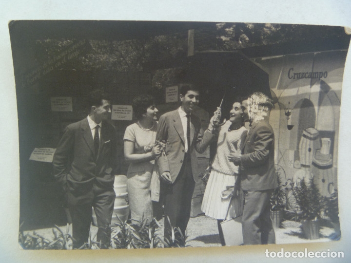 Fotograf&iacute;a antigua: MINUTERO DE FOTOGRAFO DE FERIA : ADULTOS POSANDO EN DECARADO, PUBLICIDAD CERVEZA CRUZCAMPO