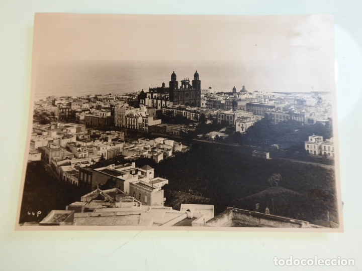 Fotografia antica: Fotograf&iacute;a Principios de siglo XX. Ciudad junto a la costa a identificar. 16 x 11 cm.