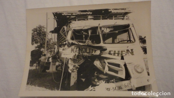 Fotograf&iacute;a antigua: ANTIGUA FOTOGRAFIA.CAMION SINIESTRADO.ACCIDENTE.TEATRO CHINO VARIEDADES.MANOLITA CHEN.A&Ntilde;OS 50,60