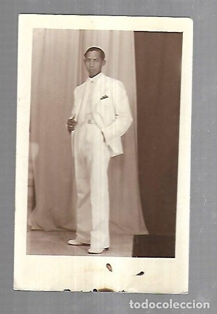 Photographie ancienne: ANTIGUA FOTOGRAFIA DE ESTUDIO DE UN JOVEN CUBANO CON TRAJE BLANCO. 9 X 14CM