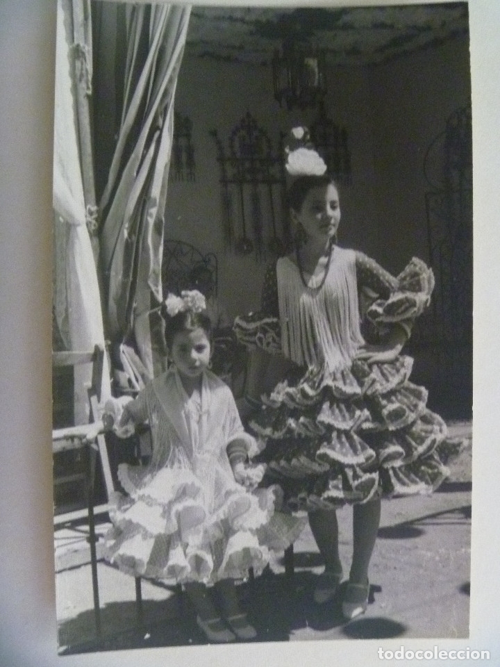 Fotografia antica: MINUTERO DE FOTOGRAFO DE FERIA : NI&Ntilde;AS VESTIDAS DE FLAMENCA EN CASETA .. 9,5 X 14,5 CM