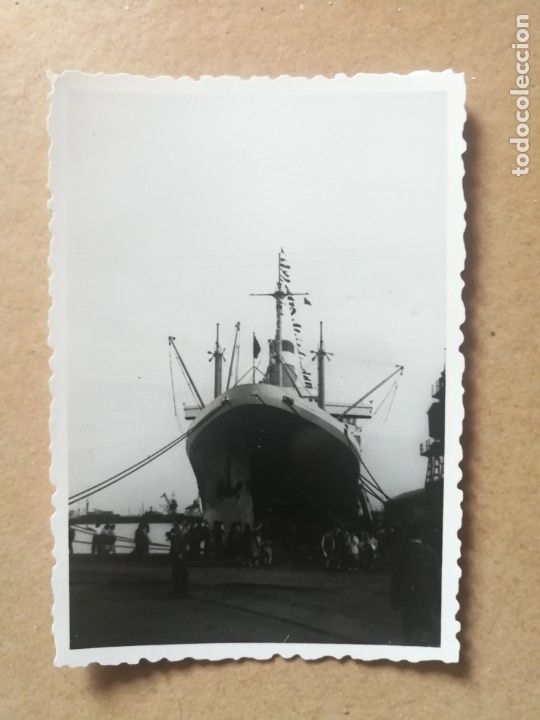 Photographie ancienne: Fotograf&iacute;a antigua. Puerto de barcelona. Barco independence. Foto a&ntilde;o 1952. Foto.
