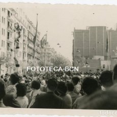 Fotografía antigua: LOTE 2 FOTOS ORIGINALES BARCELONA FIESTA DEL PILAR CASTELL CASTELLERS AÑO 1950. Lote 181357100