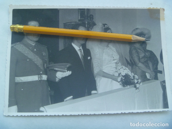 Fotograf&iacute;a antigua: FOTO DE BODA, PADRINO OFICIAL DE ARTILLERIA VETERANO GUERRA CIVIL ... 11,5 X 17 CM