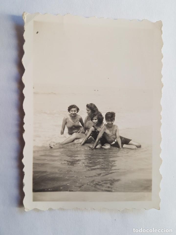 Fotografia antiga: 1944 PLAYA VERDE MONTEVIDEO FAMILIA, FAMILY ON THE BEACH, FAMILLE SUR LA PLAGE,