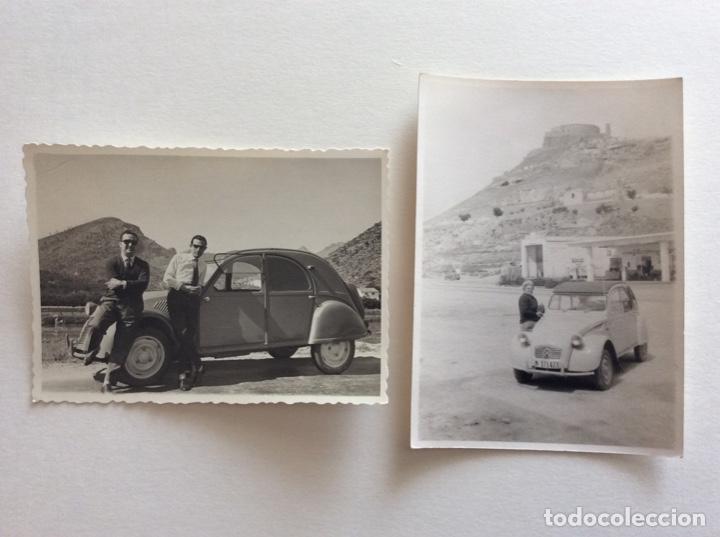 Fotograf&iacute;a antigua: 2 FOTOGRAF&Iacute;AS FOTO DIFERENTES. COCHE CLASICO, CITR&Ouml;EN 2CV. 7 x 10 CMS.