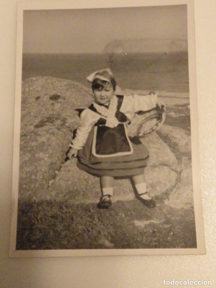 Fotograf&iacute;a antigua: Antigua fotograf&iacute;a ni&ntilde;a contifico traje regional Galicia gallego galego