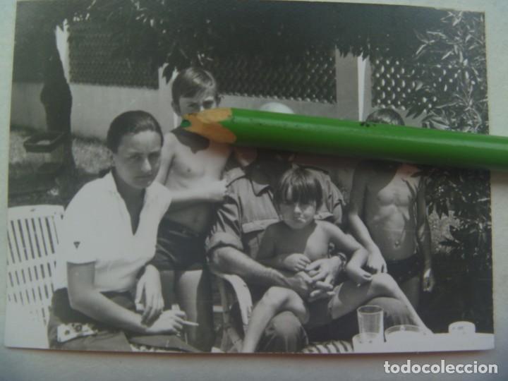 Antique Photography: FOTO DE MILITAR Y NI&Ntilde;OS ENBA&Ntilde;ADOR. CAMPO SOTO, 1969